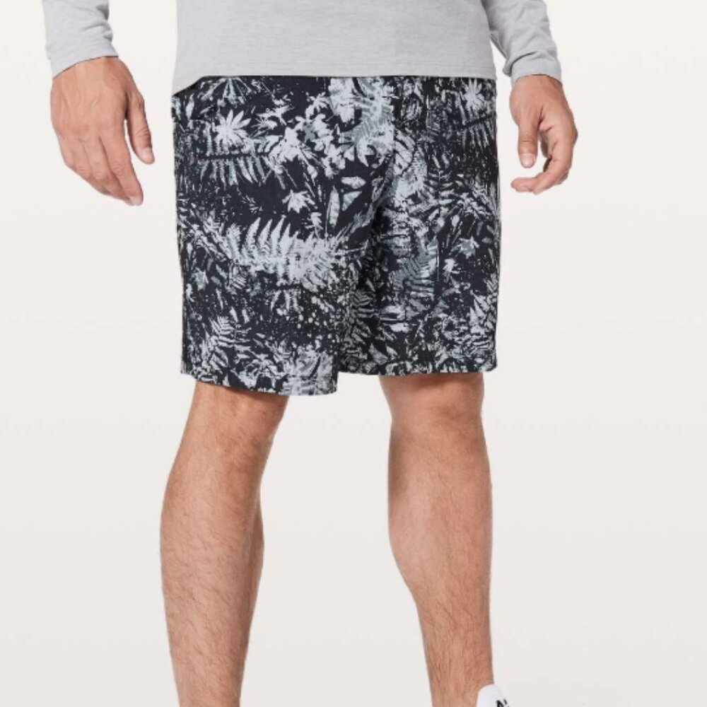 LULULEMON Men's Pace Breaker Tropical Athletic Shorts 9''inseam (Medium)